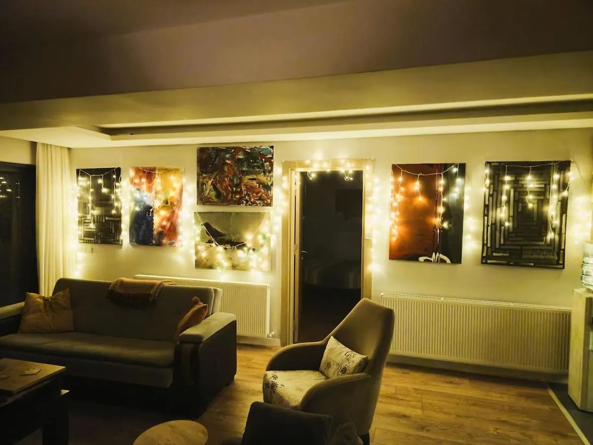 Elegant & Cozy Retreat Home, City Center Gem By The Seaside, Steps From The Tram Izmir 0*,  Turcja