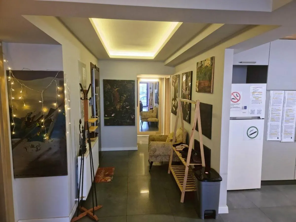 Apartament Elegant & Cozy Retreat Home, City Center Gem By The Seaside, Steps From The Tram Izmir