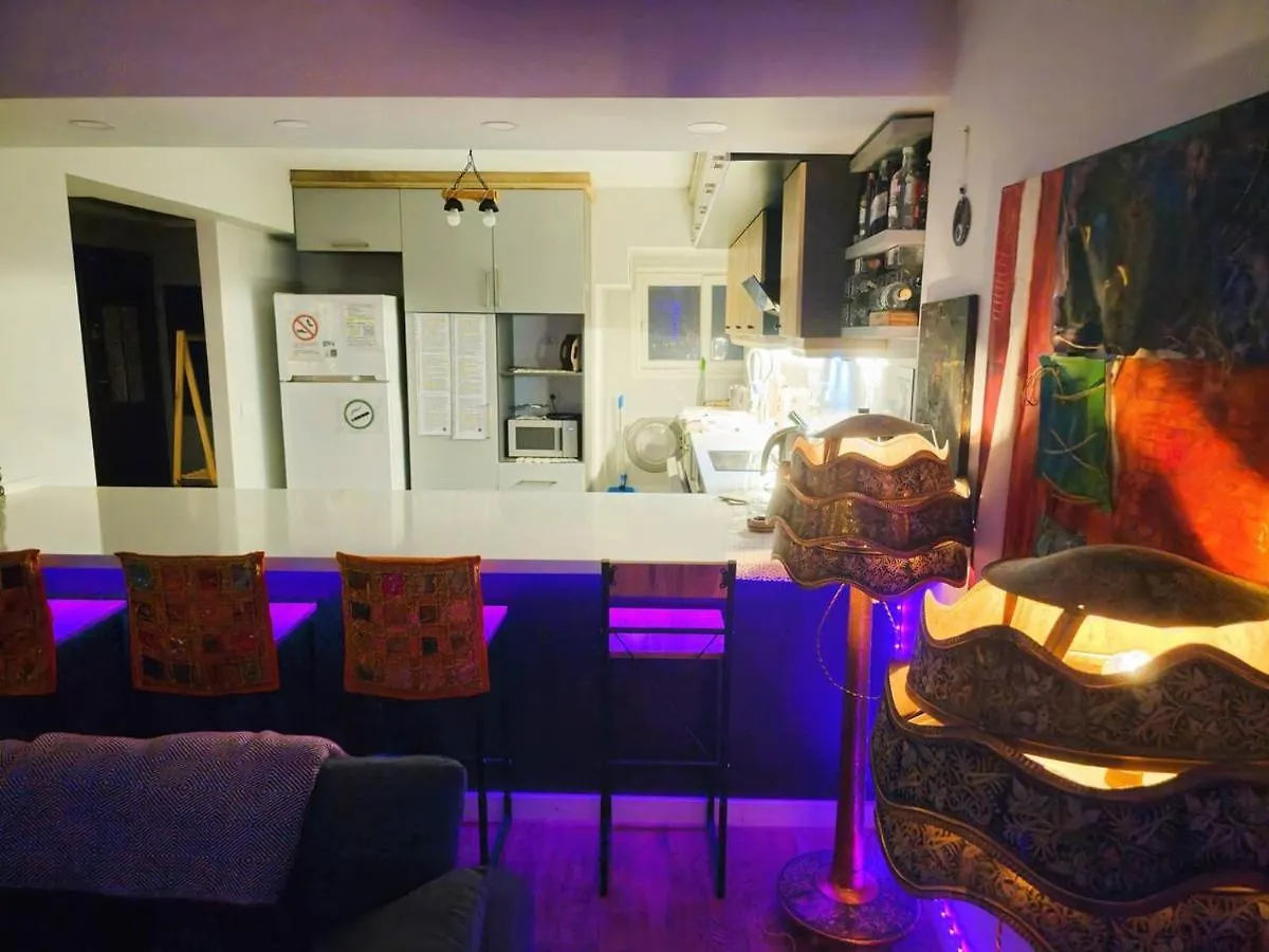 Elegant & Cozy Retreat Home, City Center Gem By The Seaside, Steps From The Tram Smirne Appartamento