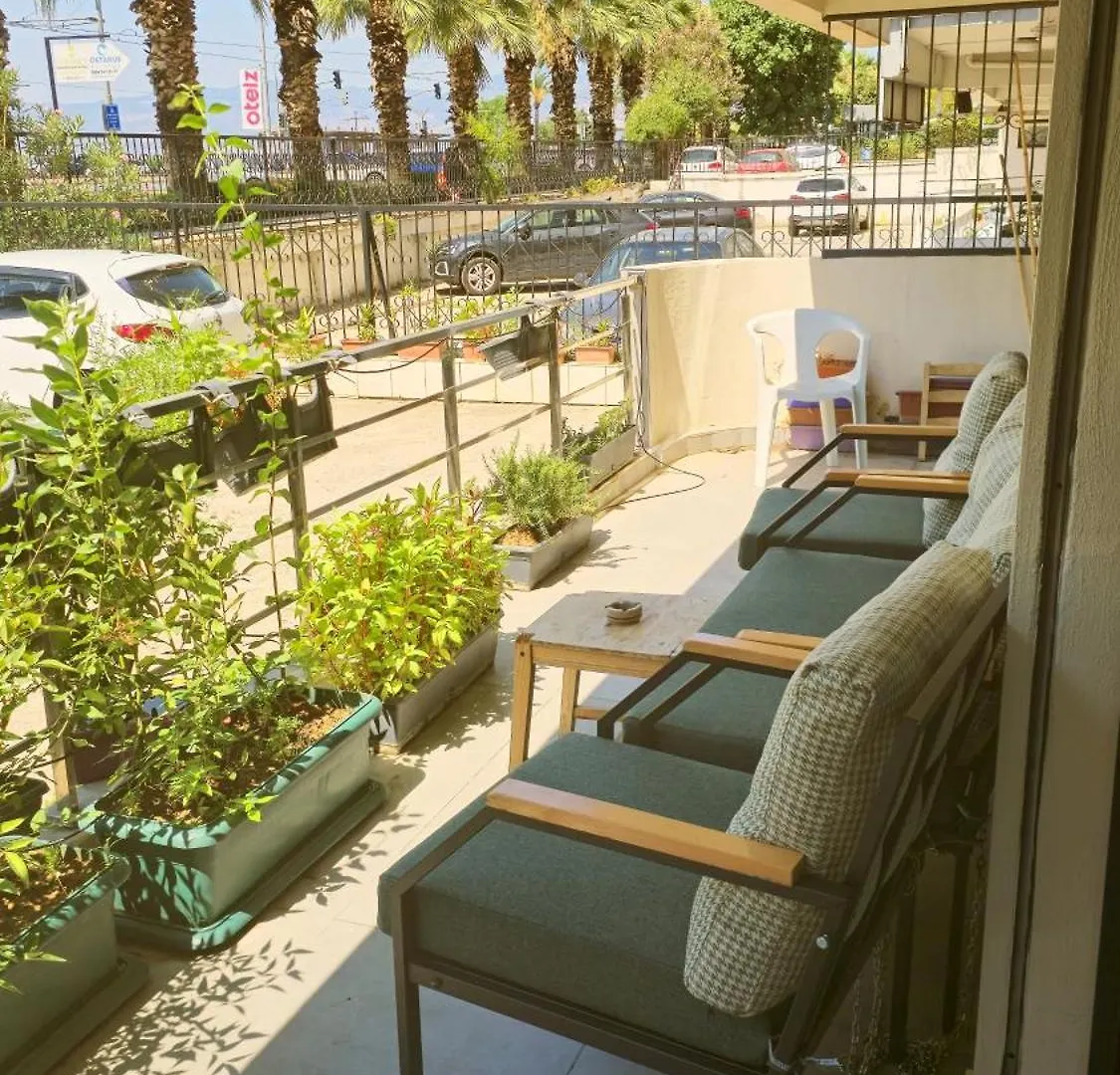 Apartament Elegant & Cozy Retreat Home, City Center Gem By The Seaside, Steps From The Tram Izmir Turcja