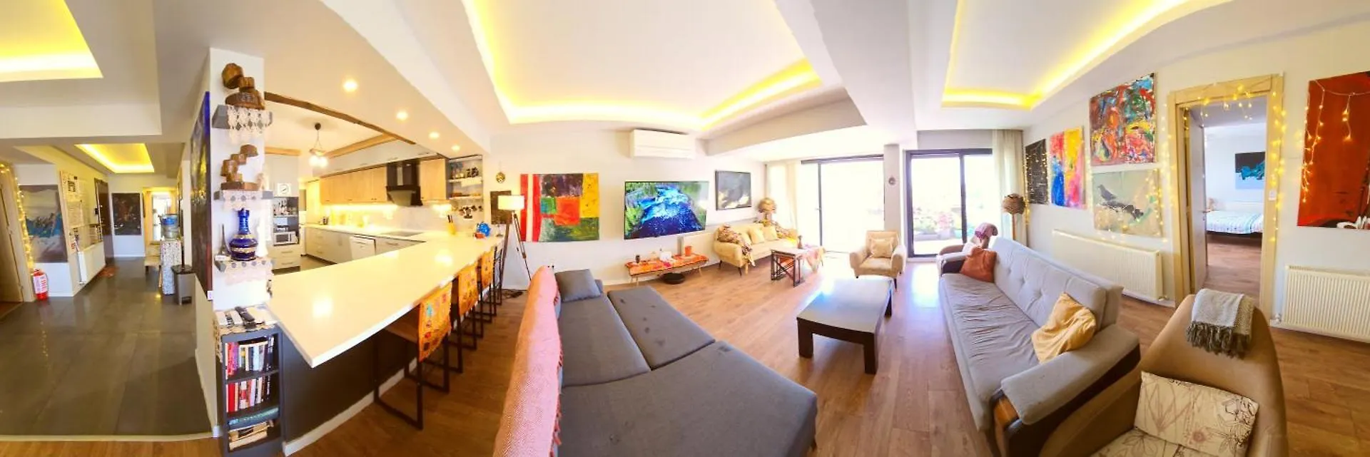 Elegant & Cozy Retreat Home, City Center Gem By The Seaside, Steps From The Tram Izmir