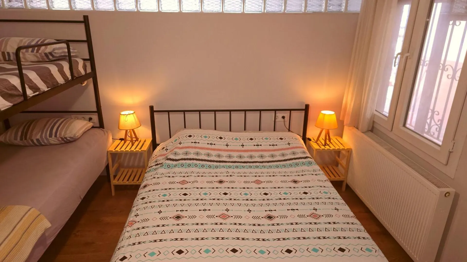 Apartament Elegant & Cozy Retreat Home, City Center Gem By The Seaside, Steps From The Tram Izmir