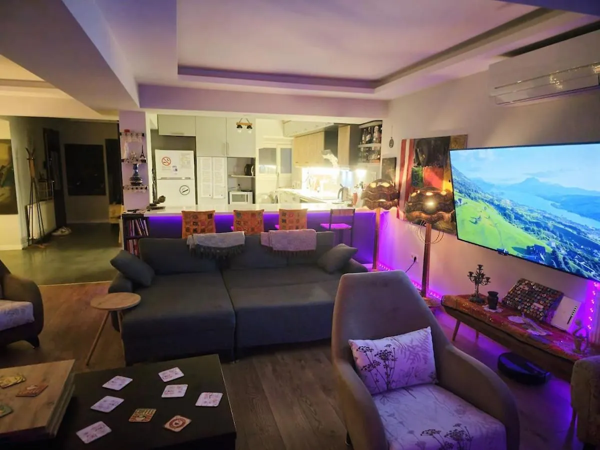 アパート Elegant & Cozy Retreat Home, City Center Gem By The Seaside, Steps From The Tram イズミル トルコ