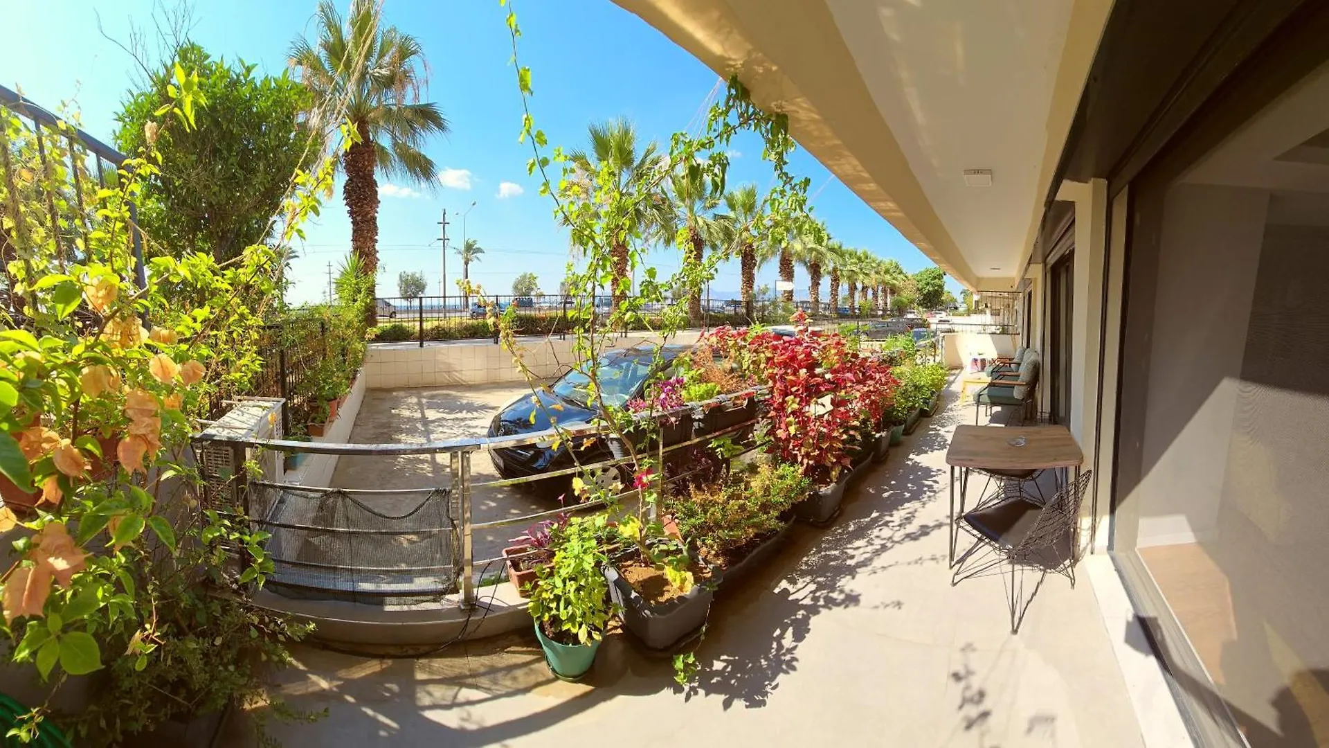 Elegant & Cozy Retreat Home, City Center Gem By The Seaside, Steps From The Tram イズミル アパート