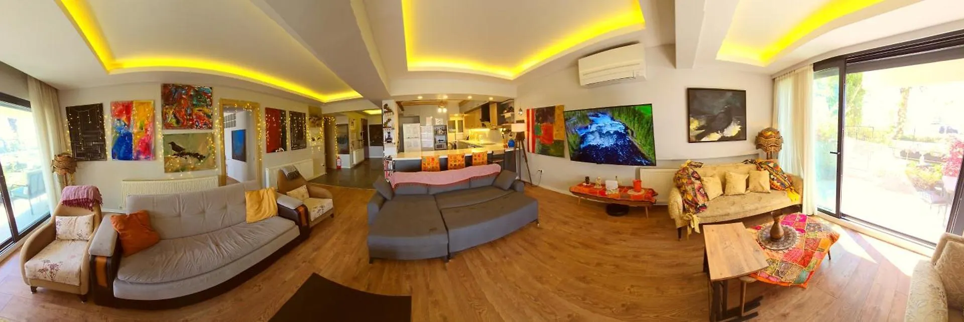 Elegant & Cozy Retreat Home, City Center Gem By The Seaside, Steps From The Tram イズミル アパート
