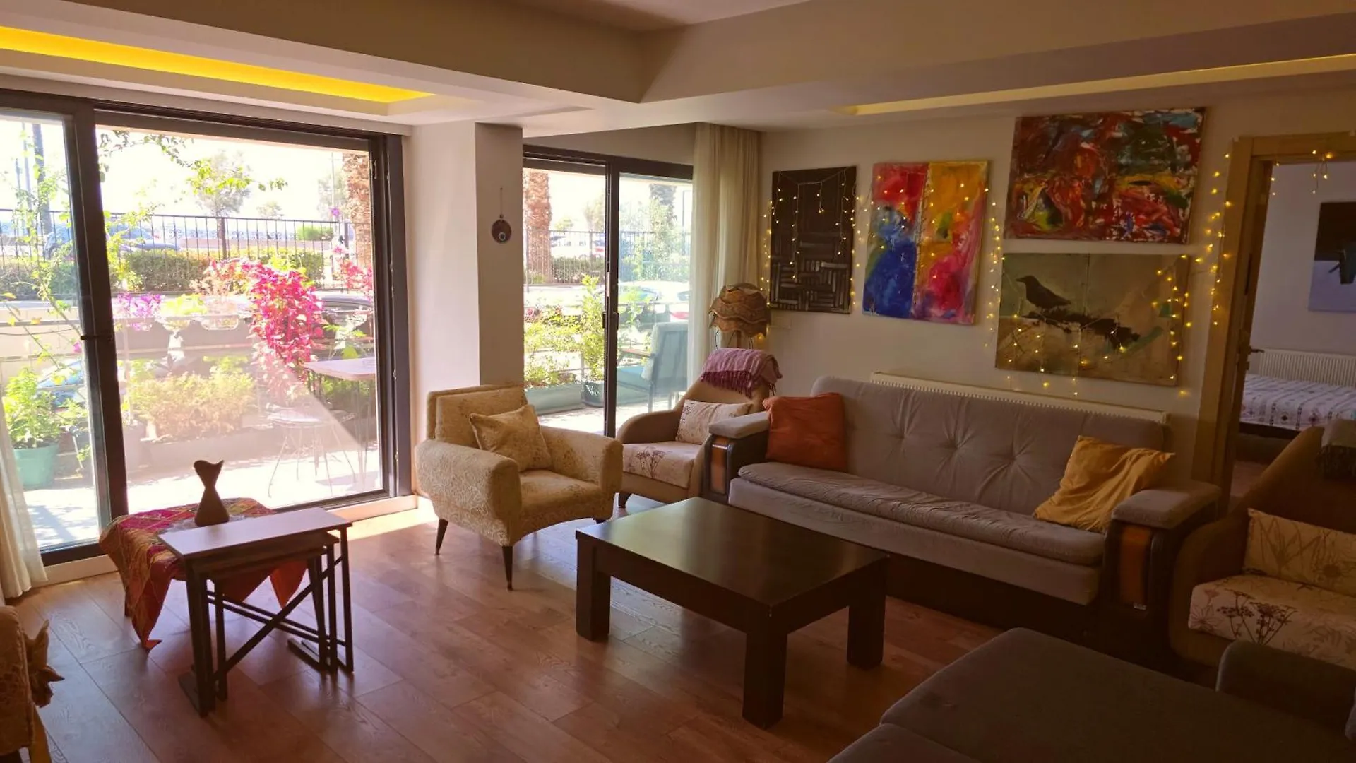 Elegant & Cozy Retreat Home, City Center Gem By The Seaside, Steps From The Tram イズミル アパート