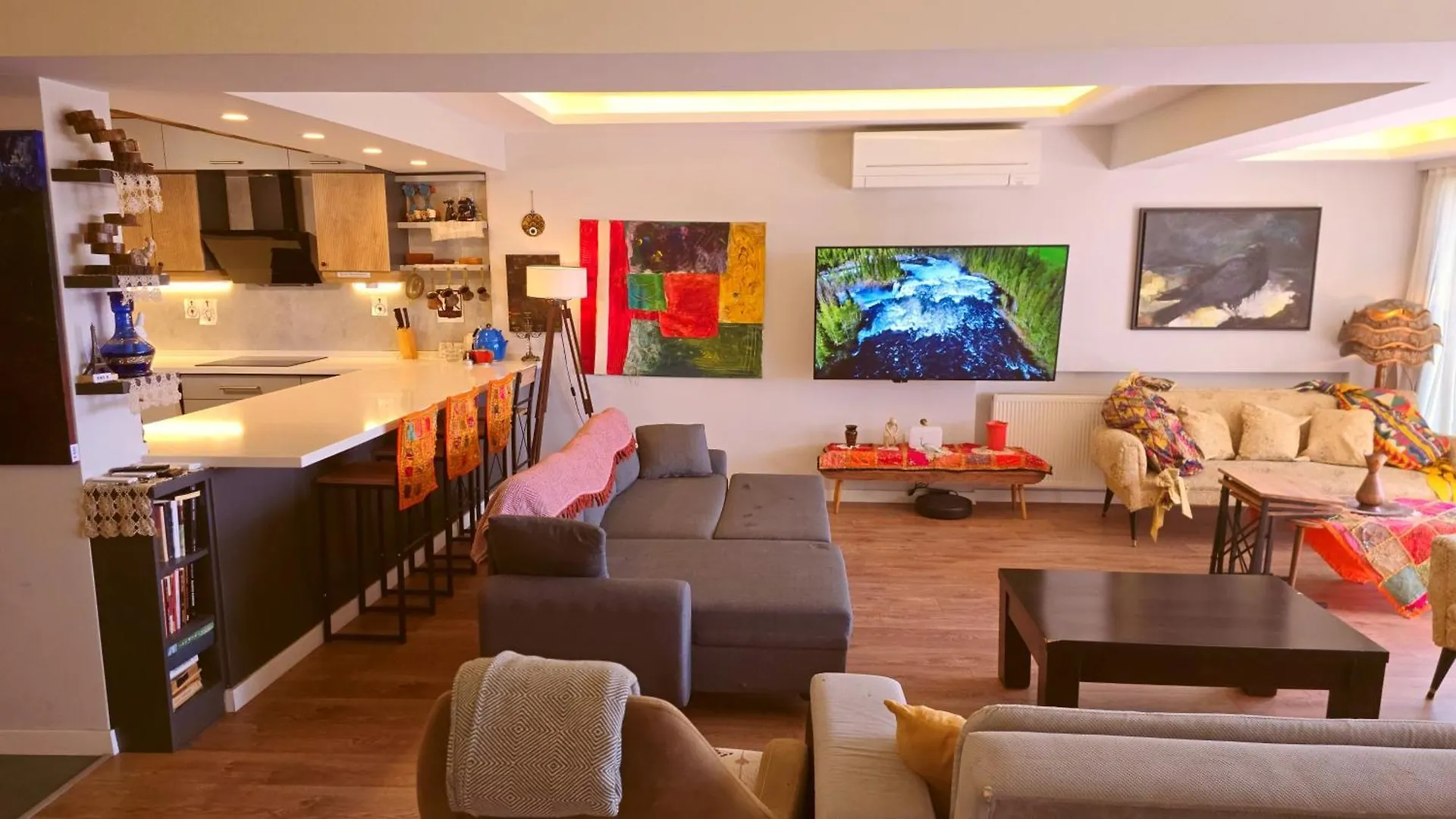 Elegant & Cozy Retreat Home, City Center Gem By The Seaside, Steps From The Tram イズミル