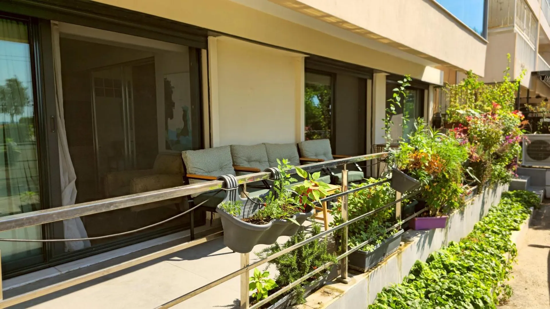 Elegant & Cozy Retreat Home, City Center Gem By The Seaside, Steps From The Tram イズミル